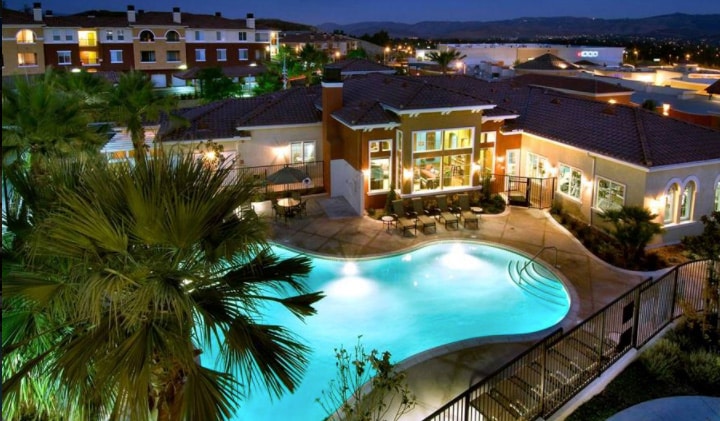 Avalon Bay Simi Valley Overview
